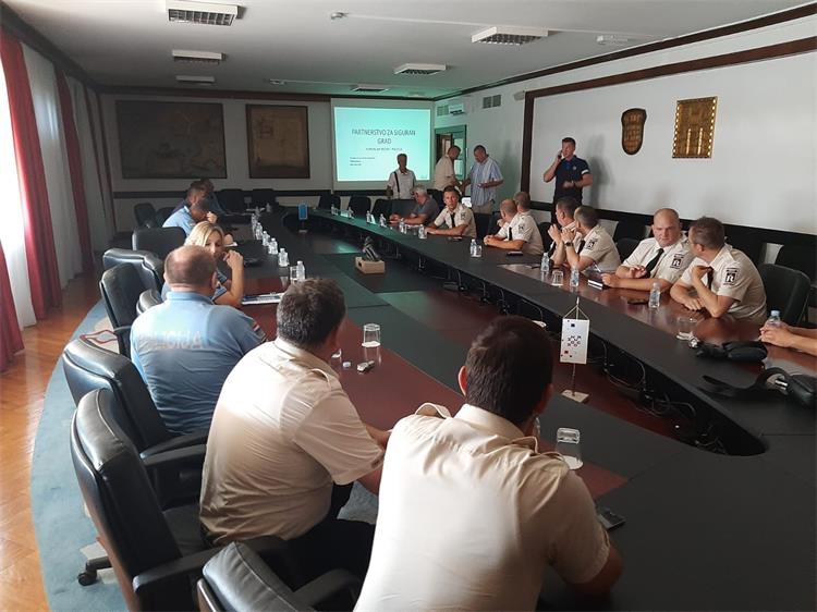 Slika /PU_SD/Slike/sastanak grad Split prevencija 2.jpg